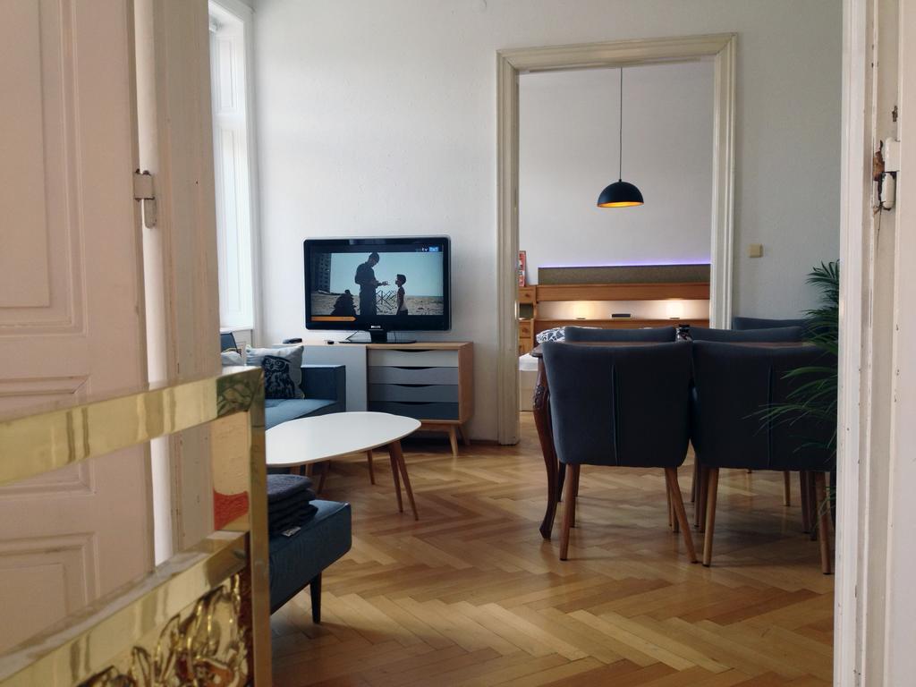 Big Vintage Style Flat Near Schonbrunn Apartment Wina Bagian luar foto