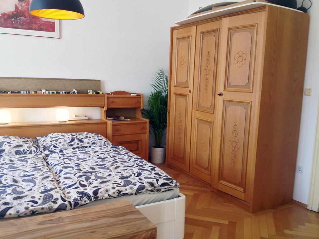 Big Vintage Style Flat Near Schonbrunn Apartment Wina Bagian luar foto